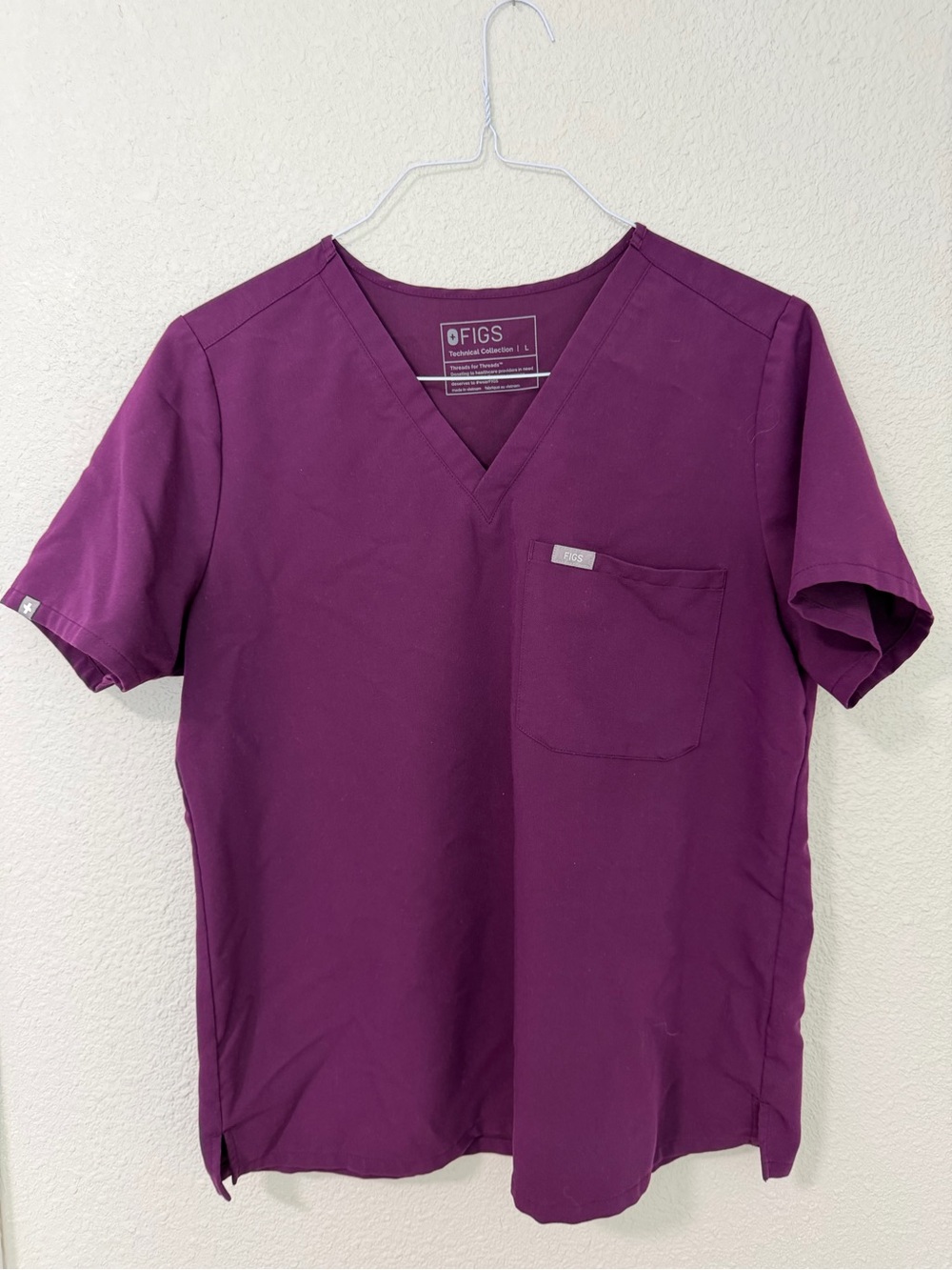 Figs catarina v Neck Scrub Top - Plum sz large